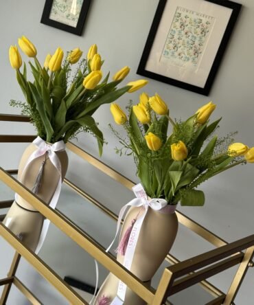 Tulipanes en jarrón